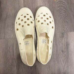 Men’s size 13 cream rubber vans